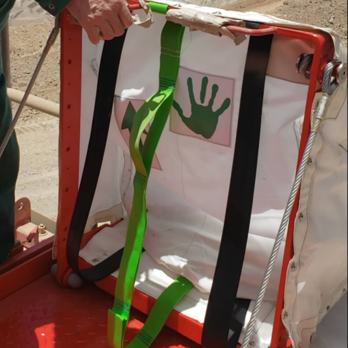 Tobogán de Evacuación en Pala Minera